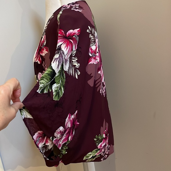 Hawaiian Floral Kimono Medium - Picture 3 of 11